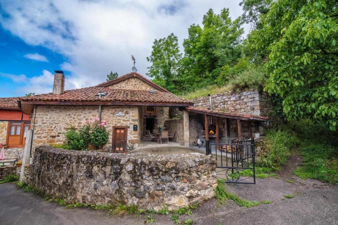 Orelleiru Casa Rural La Carrozal Senda Del Oso المظهر الخارجي الصورة